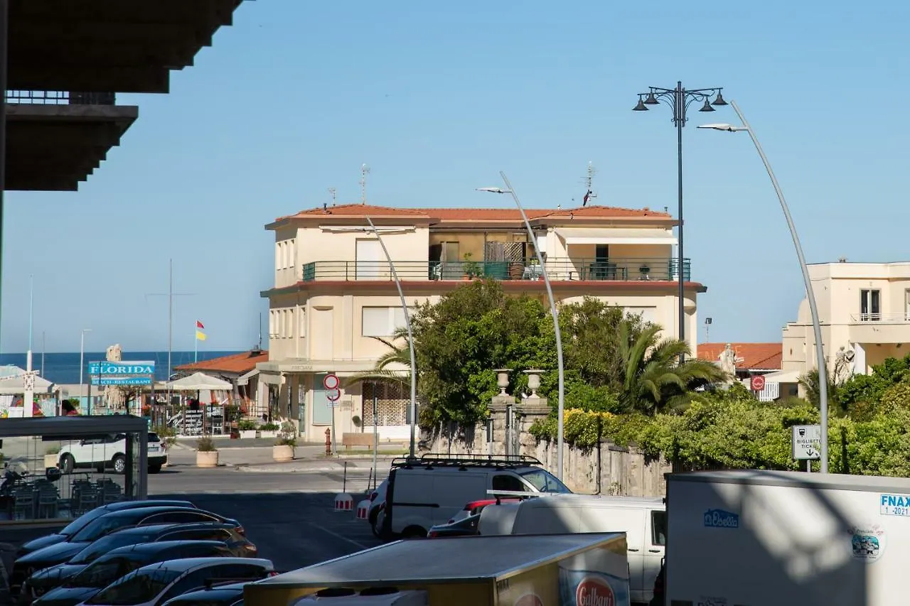 Apartment Mirabilia Beach Viareggio Italy
